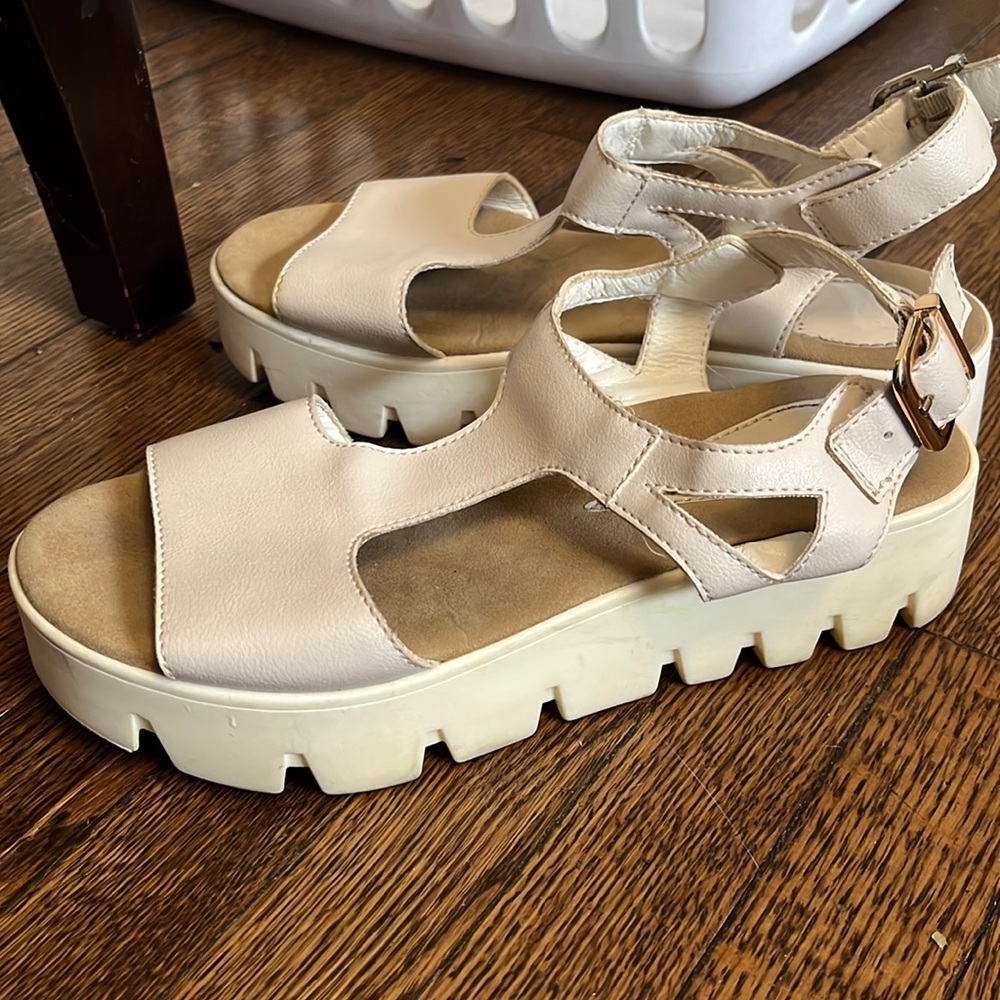 Intrend White Chunky Platform Sandals
